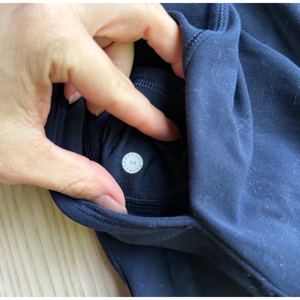 Lululemon Women's Capri Leggings Size Size 2 Navy Dark‎ Blue Jogger - Picture 4 of 4